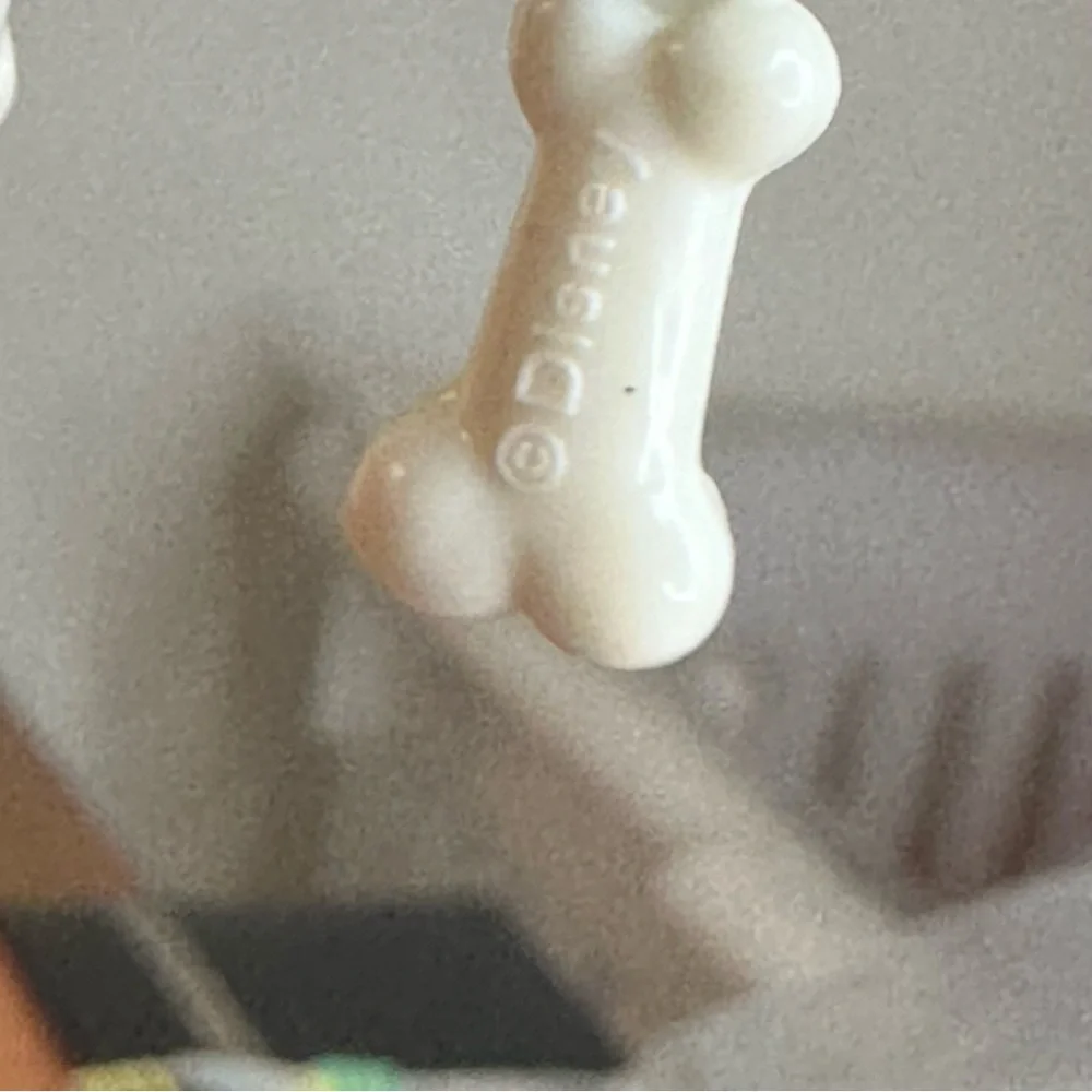 Disney 101 Dalmatians Vintage Bone Pierced Dangle Earrings - Picture 4 of 4